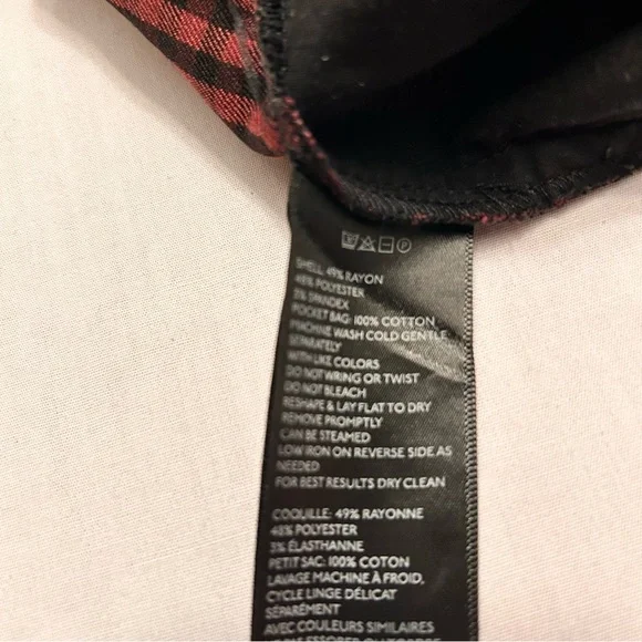 URBAN OUTFITTERS Size M Mini Skirt Gingham Plaid Garnet Black w/ Pockets Stretch - Picture 2 of 5